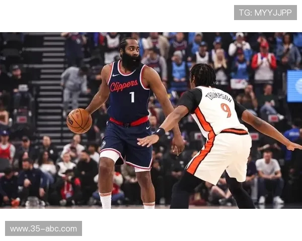 休斯顿火箭与底特律活塞激战正酣谁能在NBA赛场上笑到最后