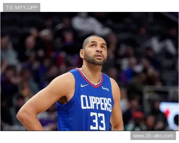 努涅斯在球场上的崛起与挑战：从新星到顶级前锋的奋斗历程