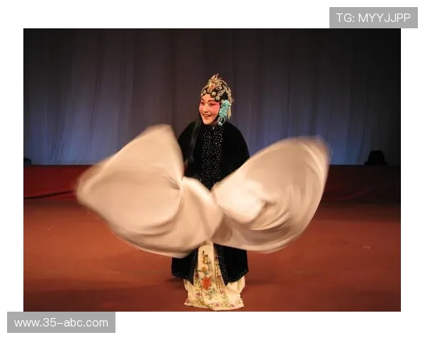 杨秀英的街舞人生探索与成长之路的深度对话与启示 杨秀英的街舞人生探索与成长之路的深度对话与启示